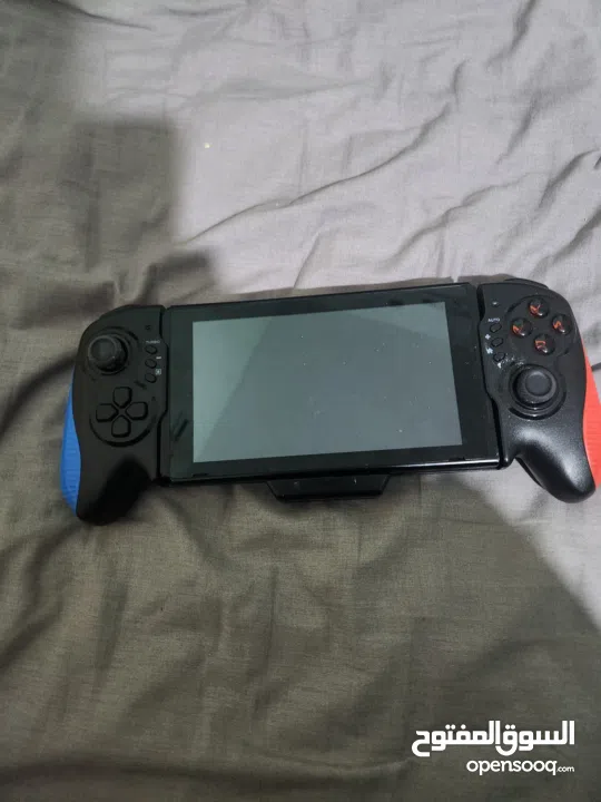 نينتندو سويتش مع كينترولارنينتندو سويتش مع كينترولارنينتندو سويتش مع كينترولار