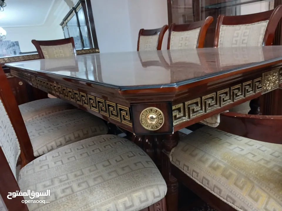غرفة سفرة إيطالية أصلية ماركة فيرساتشي مميزة جدا للبيع بالسعر جدا