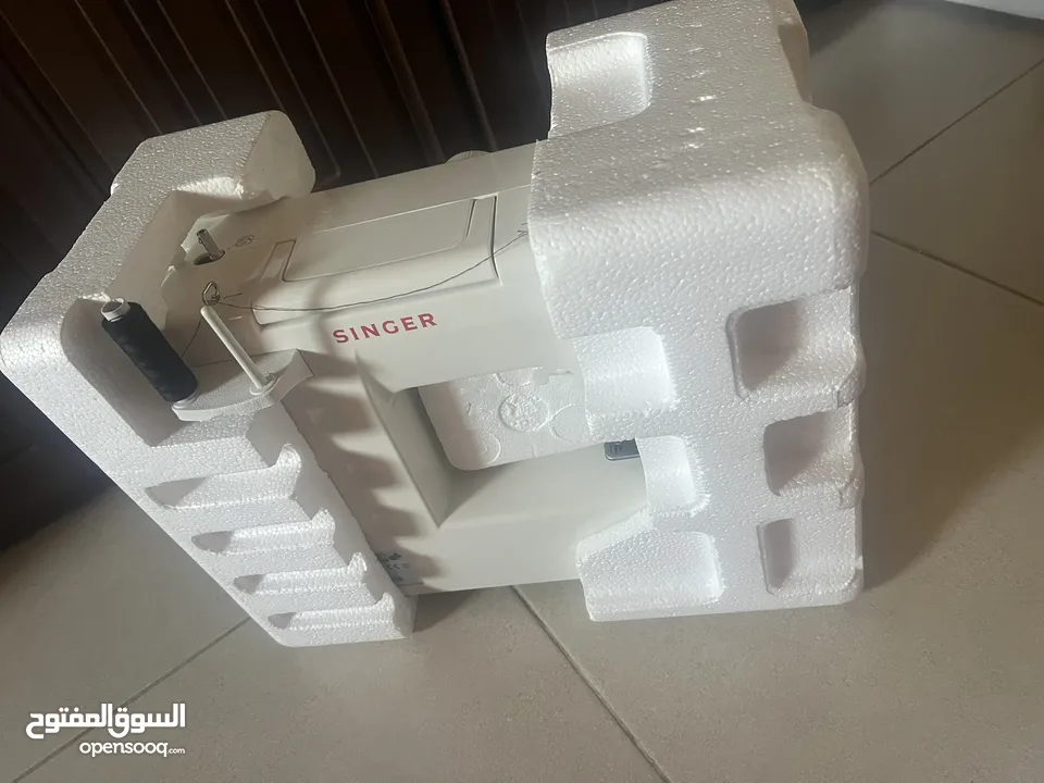 ماكينة خياطة singer بيضاء جديدة بالكرتونة
