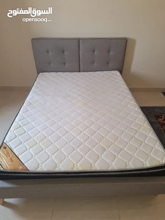 سرير مستعمل استعمال بسيط