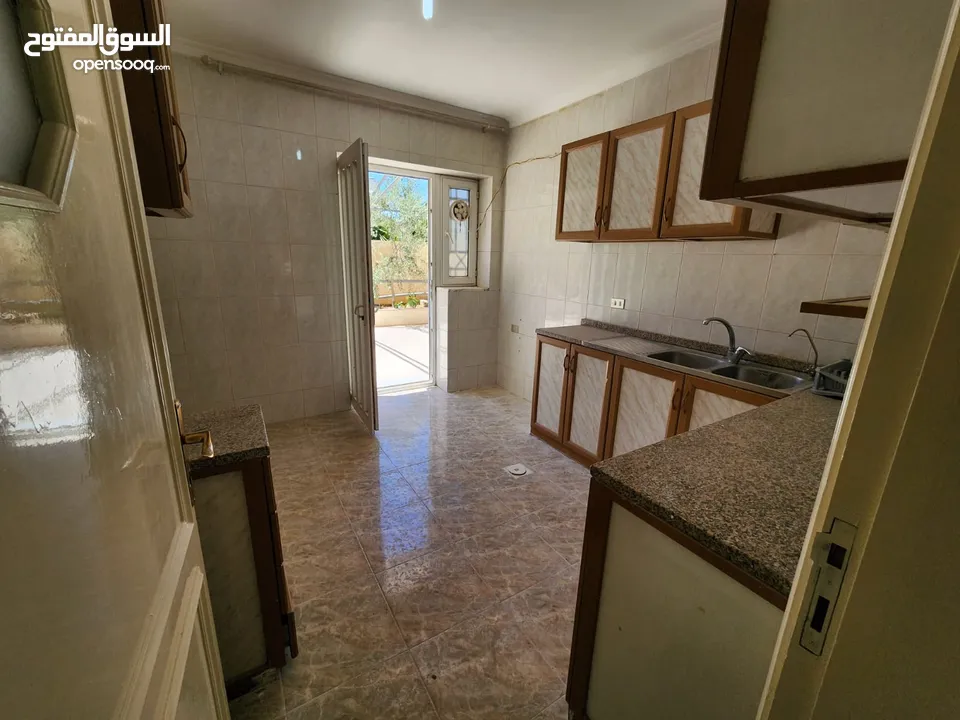 شقة فارغة للإيجار في الشميساني - ref: 14635