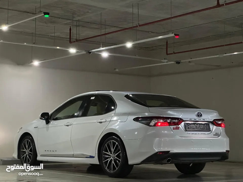 Toyota Camry 2023 Gle  بحالة الوكالة
