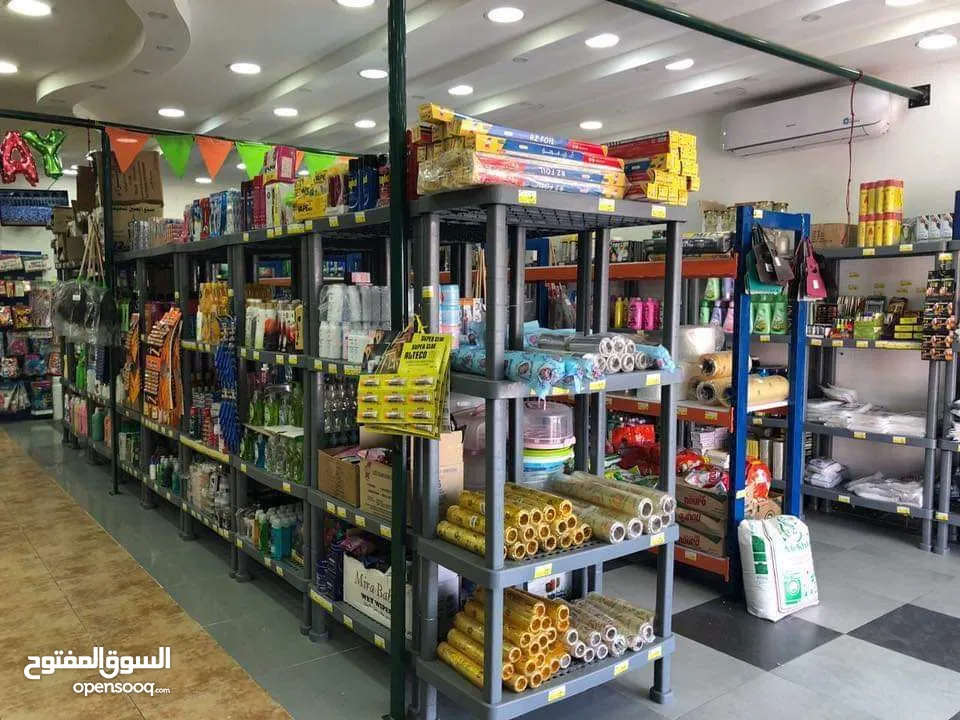رفوف بلاستيك عملية واقتصادية كل رف بتحمل 100 كيلو