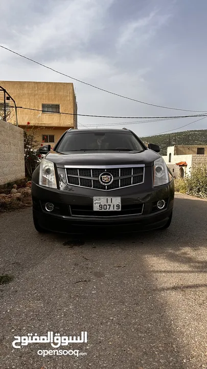 كاديلاك srx 2010 للبيع او بدل على سيارة صغيرة