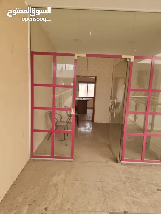 الخليل.. الهيبرون سنتر أ ( القديم )..محلات للبيع او البدل .. بسعر حرق على الكاش