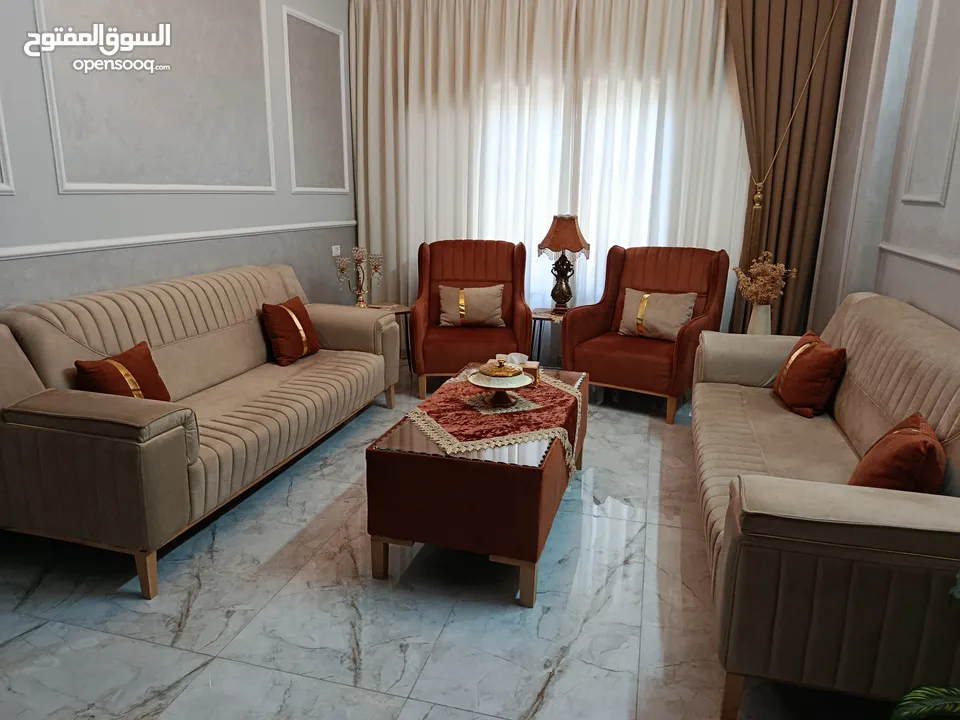طقم كنبايات لغرفة معيشة او استقبال (شبه جديد)