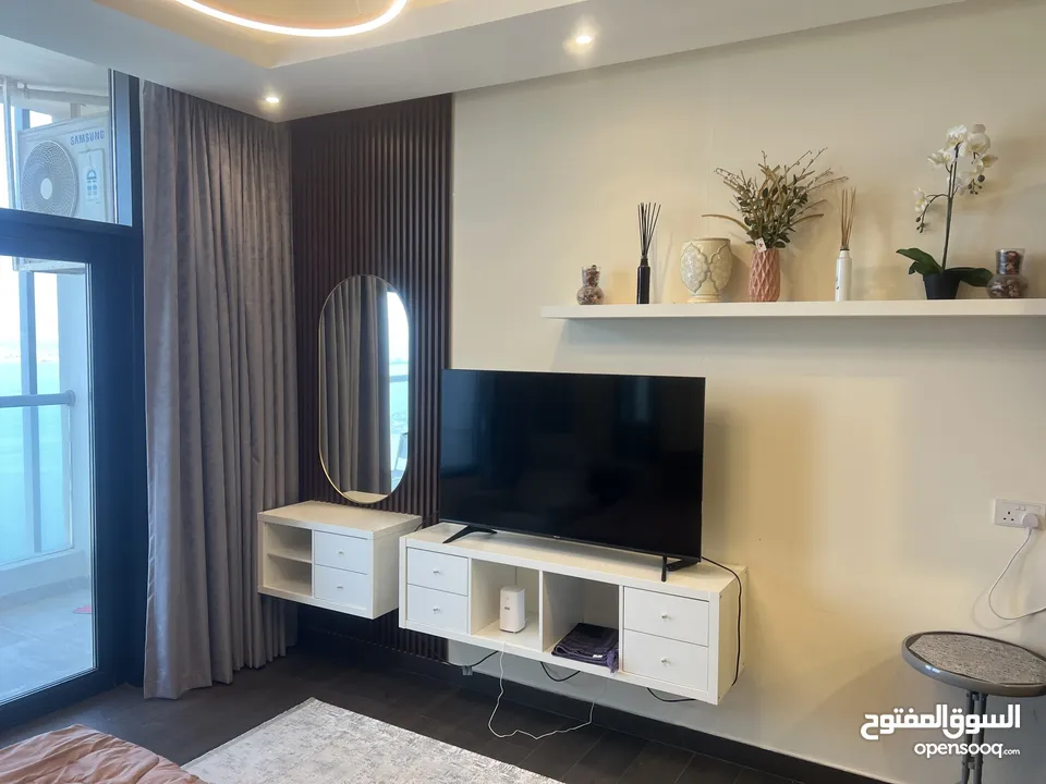 ستديو للايجار مطل على البحر يوجد بلكونه شامل ewa في مبنى جديد