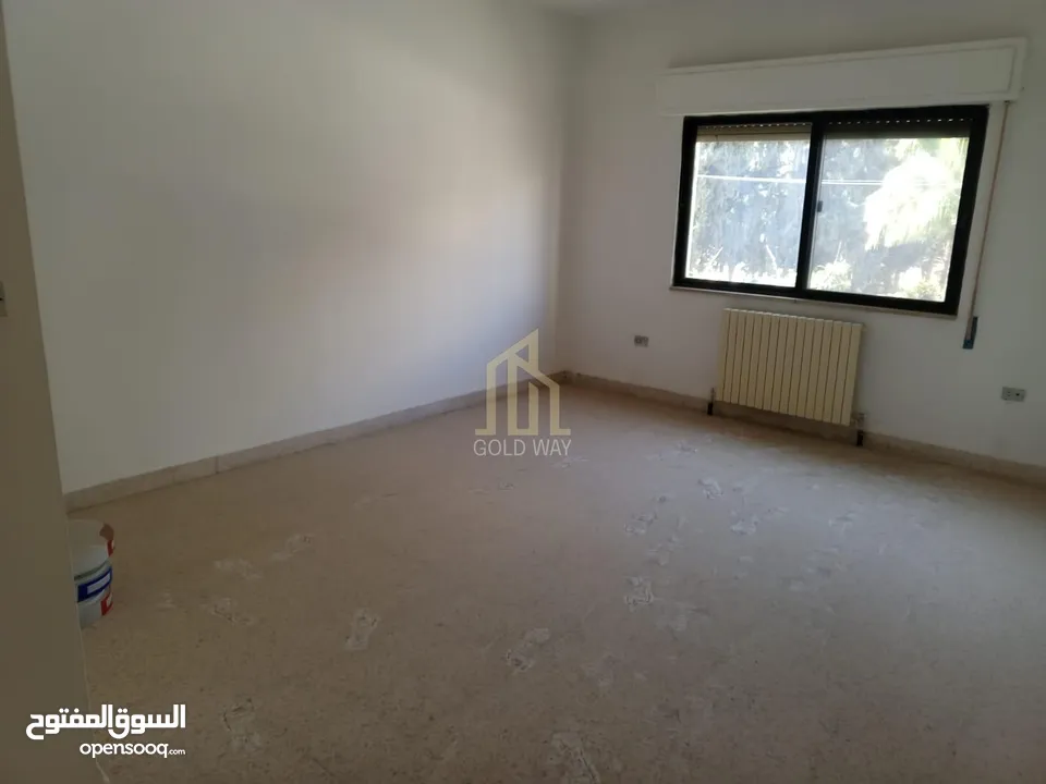 في أجمل مناطق عبدون طابق أول 205م بتشطيبات راقية وسعر مميز / ref 9427