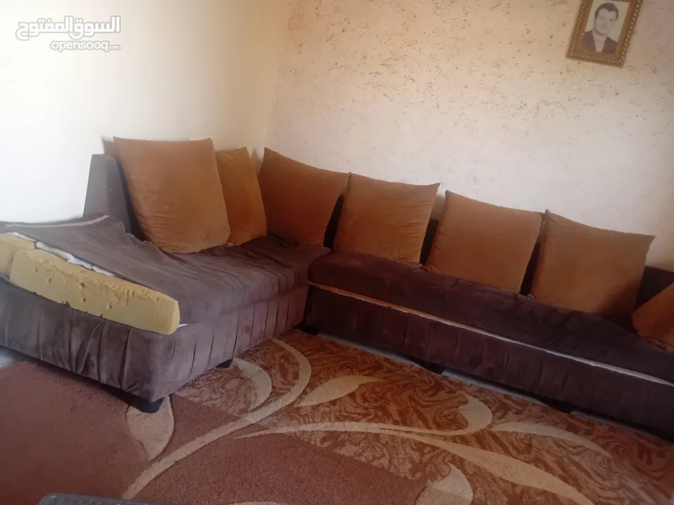 طقم كنب معيشه للبيع  بحاله جيده جدا