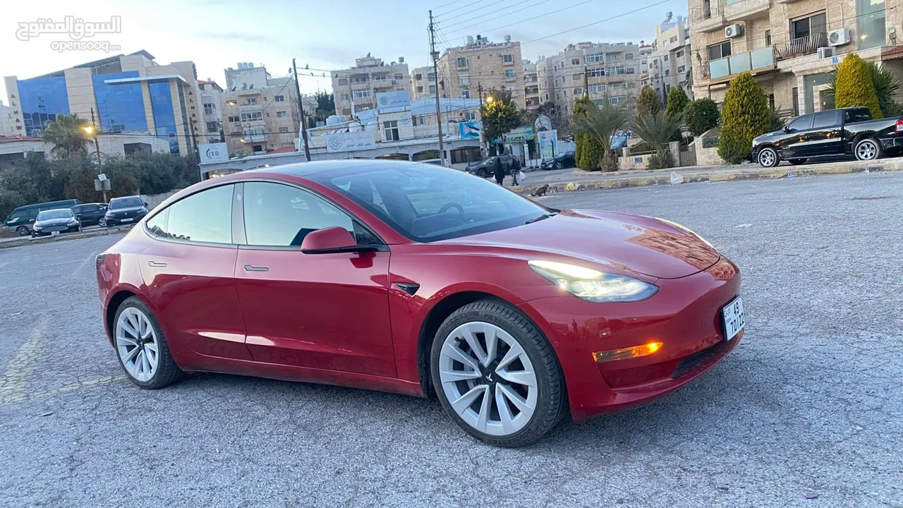 Tesla model 3 2022 standard plus/7 جيد / اتوسكور A/ عداد قليل كاش وبالاقساط