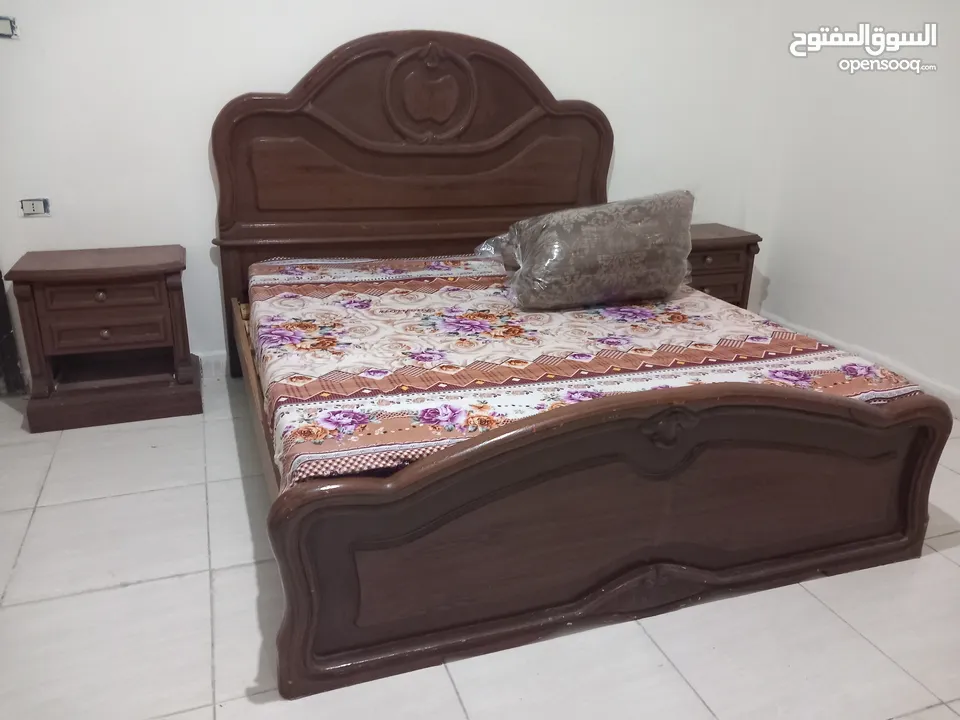 سرير مجوز مع فرشه