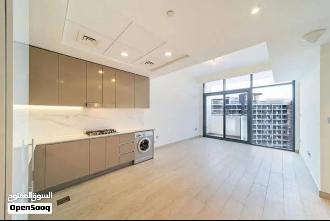 علي بعد دقائق من برج خليفه بتوفر شقه مؤنثه بالكامل تشطيب كامل بعرض سعر ممتاز بادر بالحجز ومعرفه التف