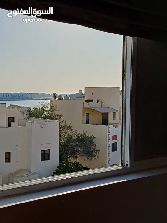 امواج شقه مطله على البحر للبيع