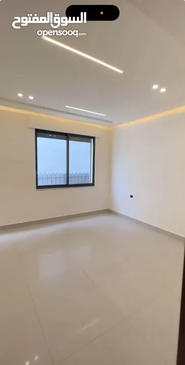 شقة فارغة للبيع في عبدون  ref : 14343