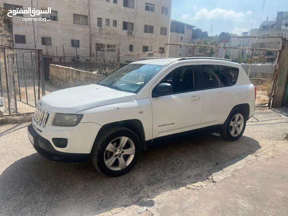جيب كومبس ماطور 2000 بنزين اتومات انتاج 2014.   يد 0 عداد km اصلي 164000