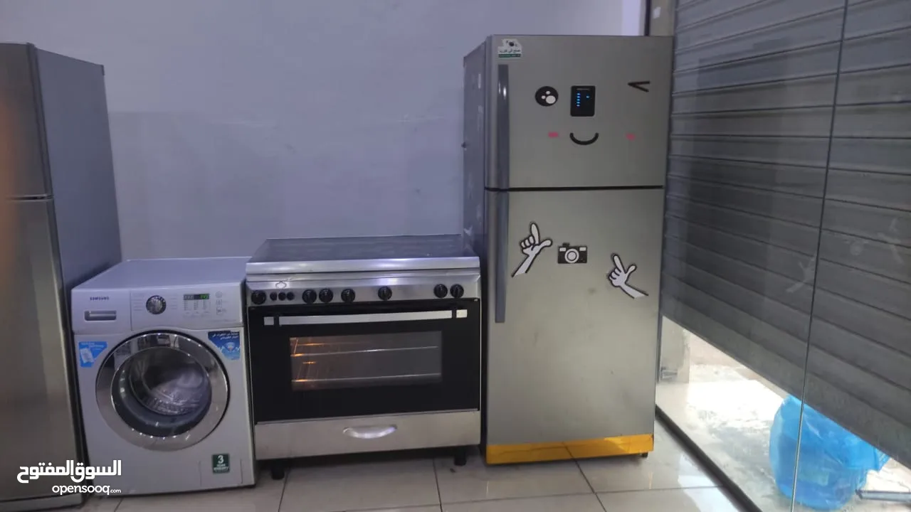 التواصل واتس او على التطبيق بكج عرسان بحاله ممتازه ثلاجة وغاز 90سم كريازي وغسالة سامسونج 9 كيلوو