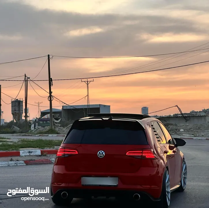 Golf gti mk 7.5. 2018 لون احمر
