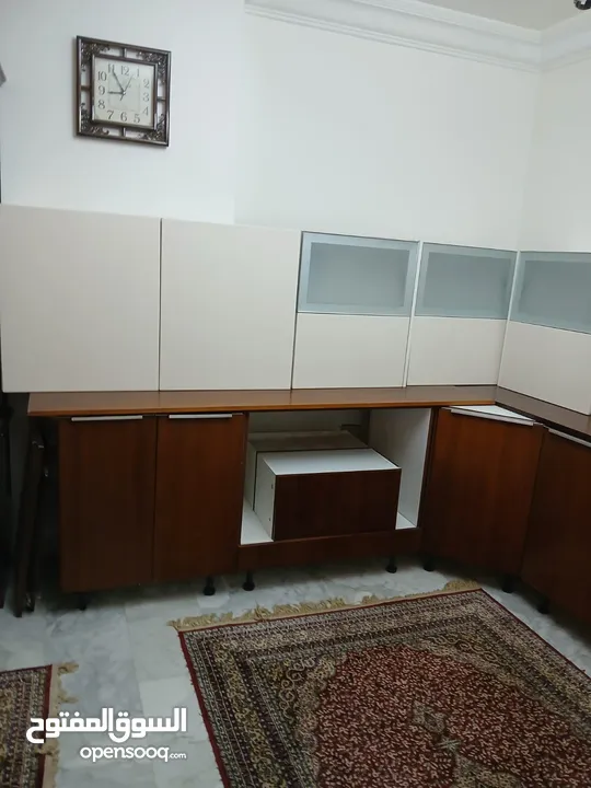 مطبخ خشب جوايكو مميز شبه جديد للبيع بالسعر مميز جدا المطبخ عبارة عن 3 واجهات بحالة الوكالة مميز جدا