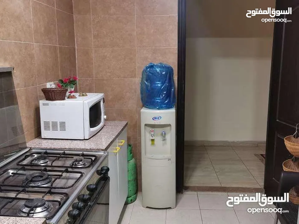 شقة مفروشة ( روف ) للايجار الشهري واليومي من المالك مباشر في شارع المدينة المنورة موقع حيوي
