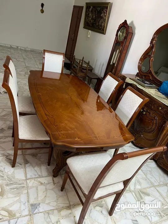 طاولة سفرة فخمة للبيع بسعر مغري