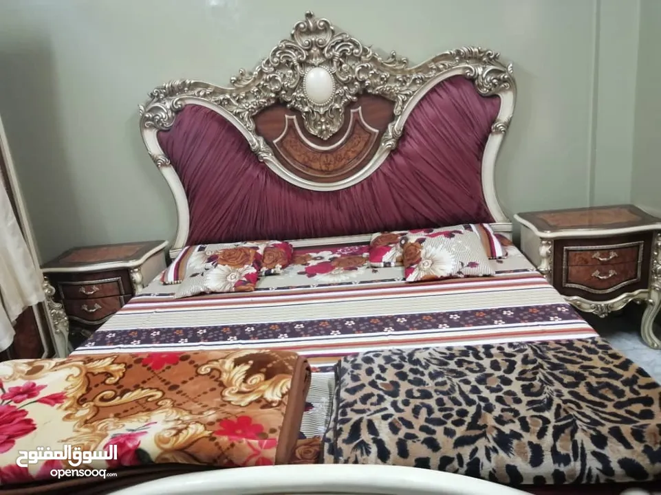 غرفة نوم دمياطيه خشب زان أحمر تقيل و تشطيب تحفه و دهانات عالية الجوده و تدوم لسنوات طويل مافيها