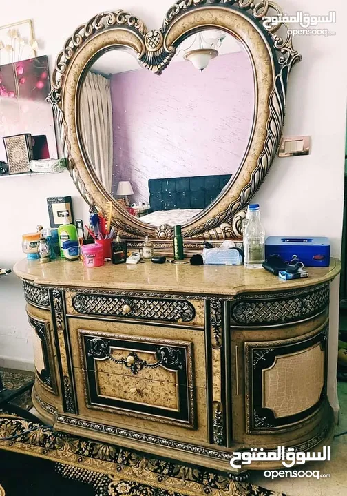 غرفه نوم حديثه بحاله ممتازه