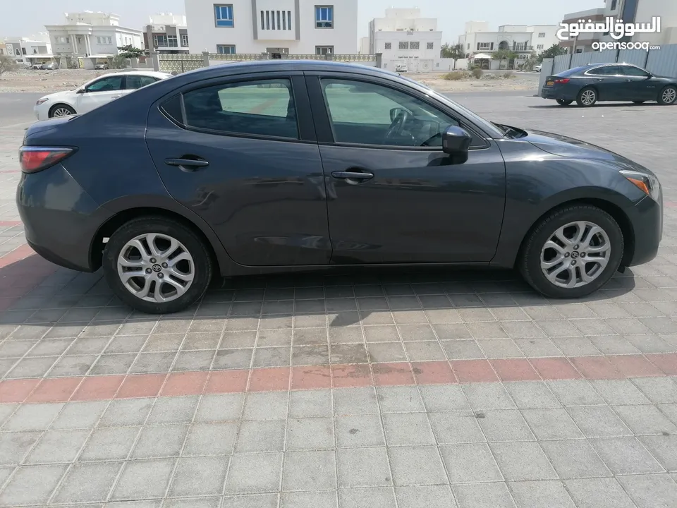 TOYOTA YARIS XLE 2019