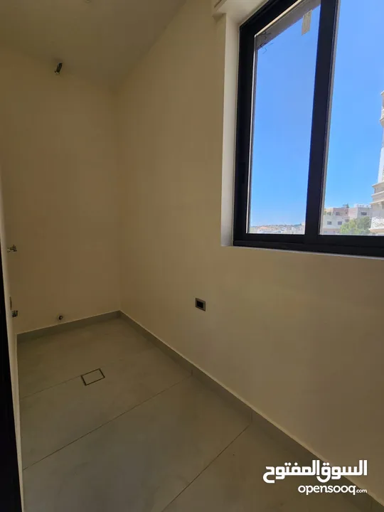 شقة فارغة للبيع في دابوق- REF:14660