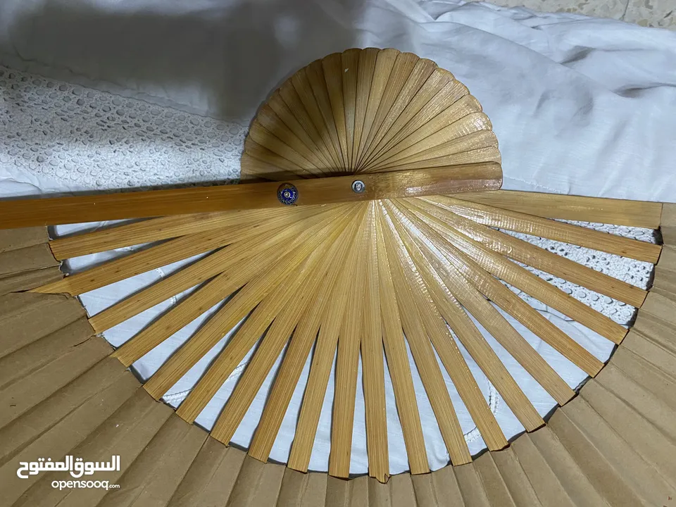 -برادي  -طقم شرشف طاولة وسط مربع وكوشن للشرشف   مروحة تعليق قماش بلرسم المميز والخشب المميز