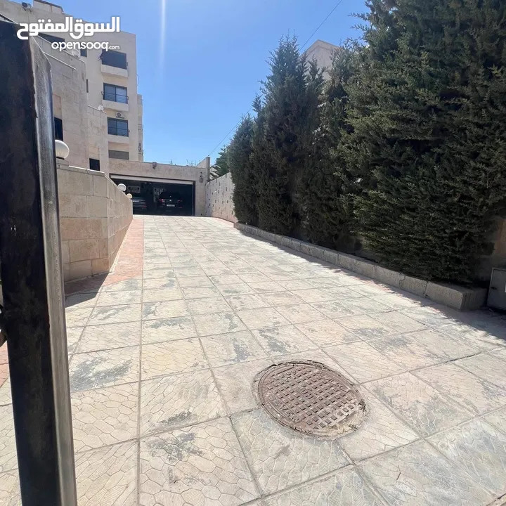فيلا للبيع طريق المطار ضاحية النخيل