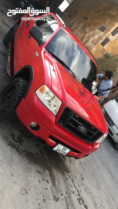 فورد f150 لون احمر مميز