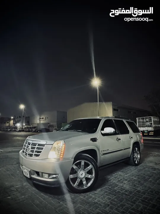 Cadillac escalade for sale excellent condition 2nd owner perfect interior and exterior