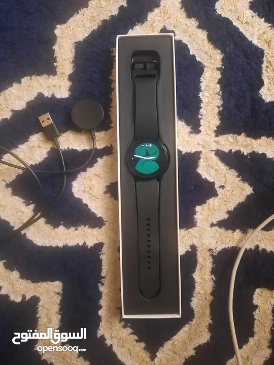 ساعة سامسونج اصدار الرابع مع كامل ملحقاتها استعمال اسبوعين قابل للمفاصلة