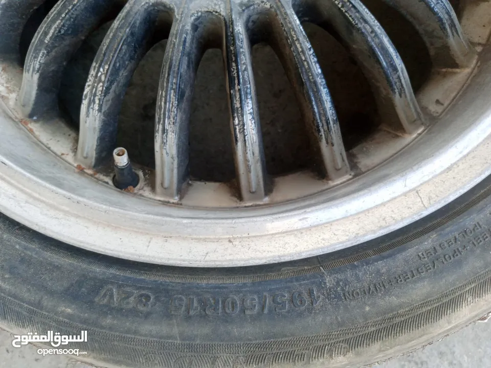 جنط عيار 15 فاضي  وضعو جيد جدا  للبيع او للبدل على جنط 14 راس براس