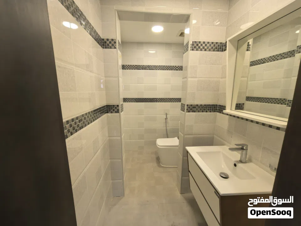 شقة سكنية راقية جدا للبيع وقابل للتفاوض.  المساحة 123متر