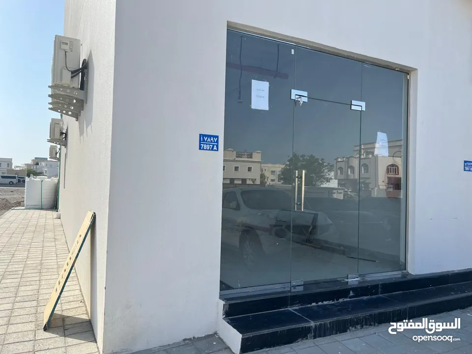 محل كورنر للايجار في الخوض 6 (برج المعرفة) New shop for rent Al Khoud6