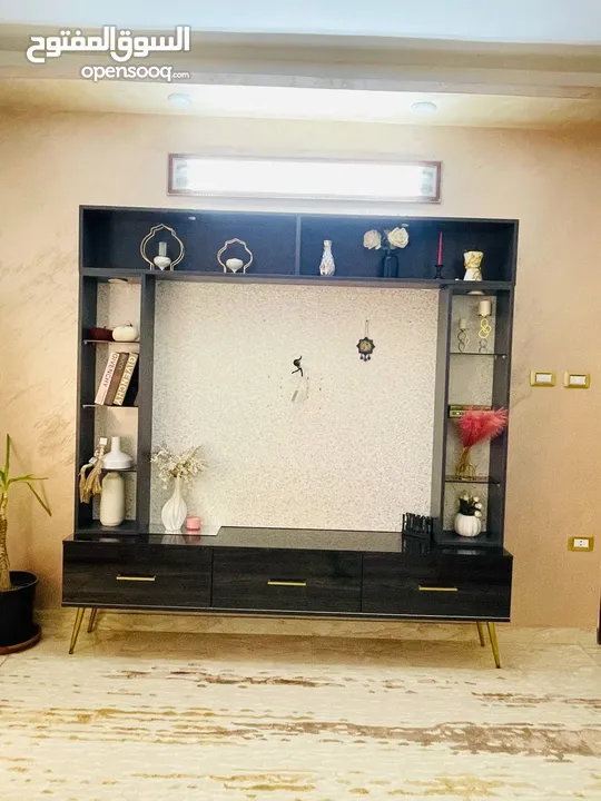بوفية زان انظيف خشب مع رفوف زجاجية لون فيراني