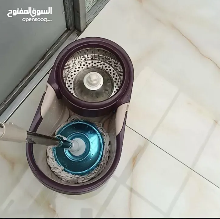 وأسرع مع الممسحة الدوّارة الذكية رأس ألياف فيها 300,000 شعيرة دقيقة بتمتص المي والأوساخ بقوة