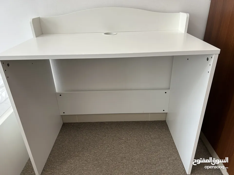 Office desk/ reading desk