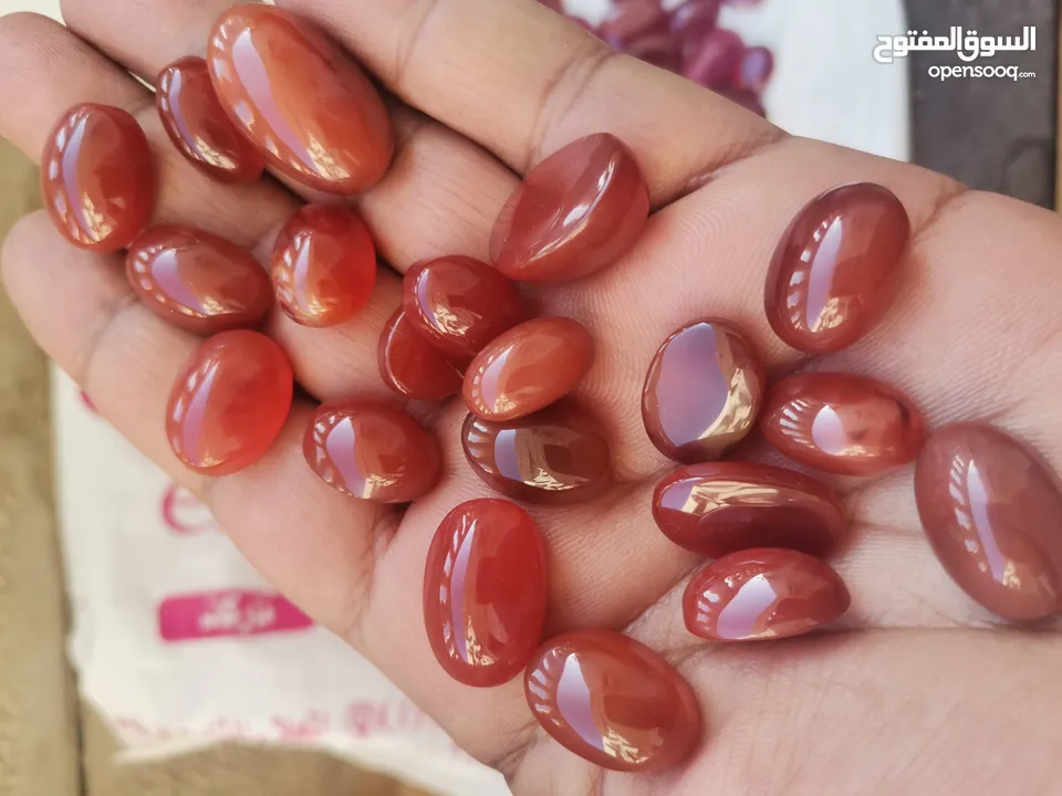 Emerelad زمرد اخضر طبيعي اصلي زامبيا سعر القيراط 100دولار.. طبيعي اصلي غير مسخن ولا معالج.  تحفه روع