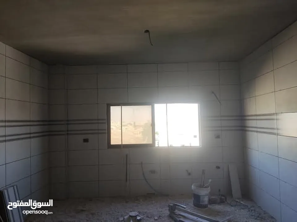 بليط وكافة أعمال السيراميك والرخام والجرانيت وبديل الرخام والخشب وكافة الصيانة الداخلية بكل مايلزم