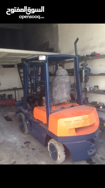 رافعة شوكية ديزل طنTOYOTA   3 طن جير عادي بحالة جيدة جدا تحتاج صيانة ماتورفقط أوڤرهول ماتور جير عادي