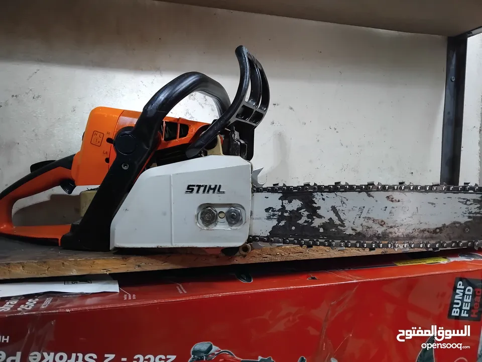 منشار بنزين ماركة STIHL