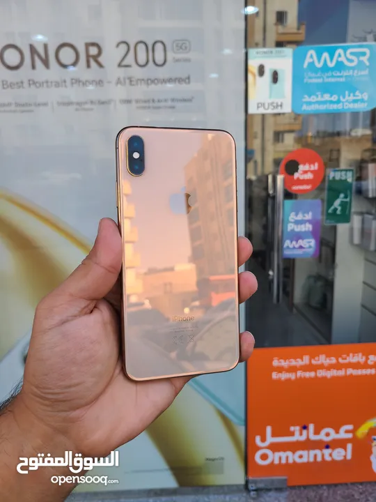 عرض خاص : iPhone xs max 64gb هاتف نظيف بدون اي شموخ أموره مره طيبه مع ملحقاته و ضمان بأقل سعر