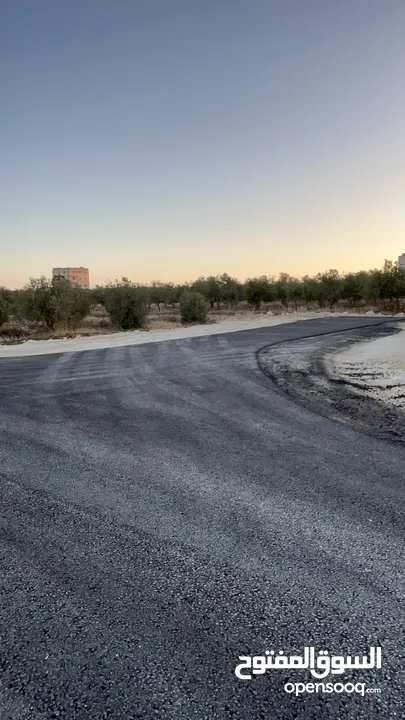 ارض للبيع في حسبان قريبة من شارع المطار ومرج الحمام على شارع مأدبا الغربي قريبة من الجامعة الألمانية