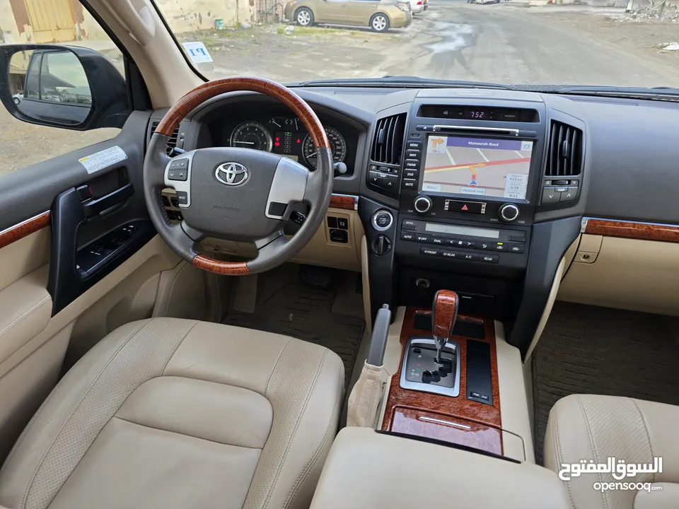 Land cruiser GXR V6 GCC 2015 Price 98,000 AEd