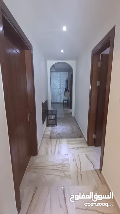 شقة مفروشة فرش مودرن في - دير غبار - ثلاث غرف نوم و بلكونة (6623)