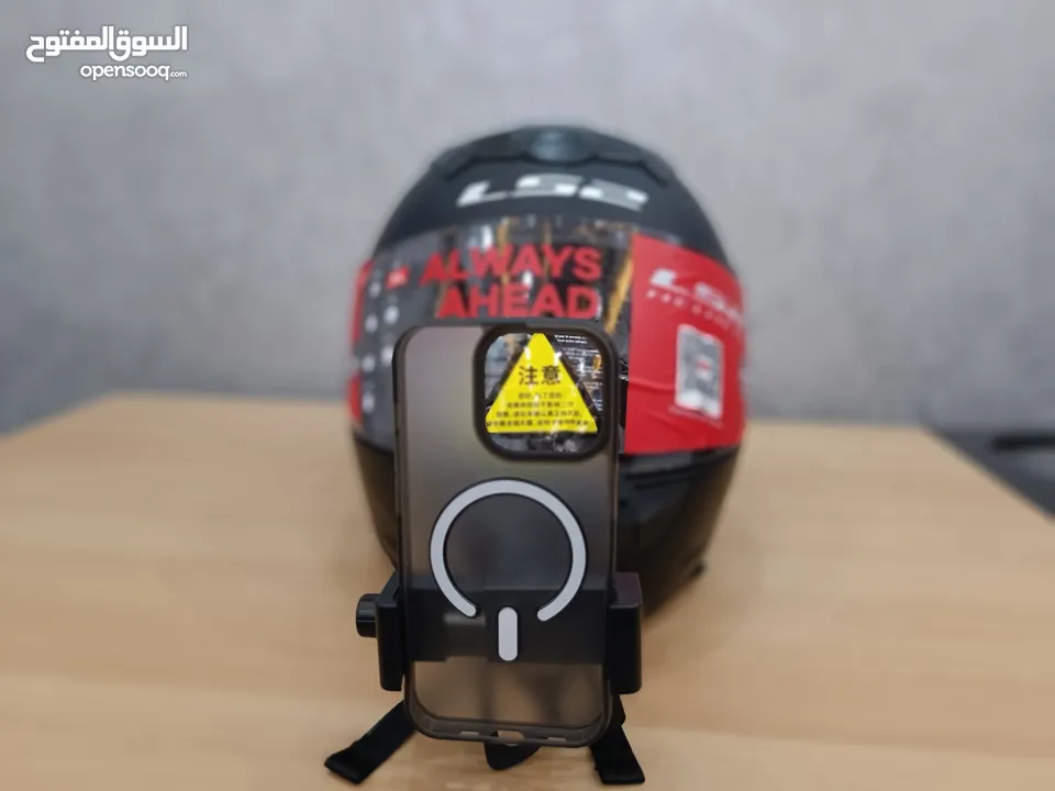 خوذت LS2   حجم XL  الون كاتم  جديده مع مستلزمات 3 اقنعه للوجه مع ستاند للكمره وجوال. وعلاقه للخوذه