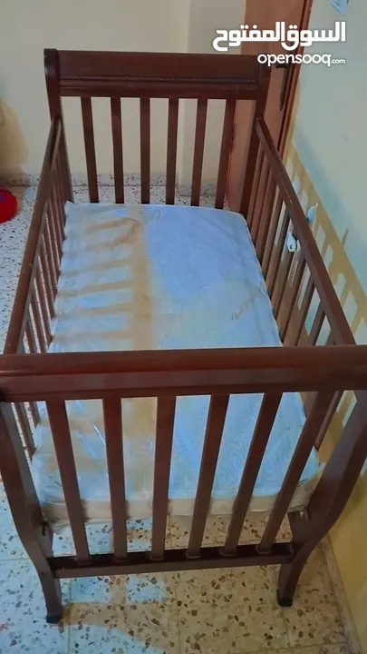 سرير بيبي وآطفال من عمر شهور ل عمر 3سنين استعمال سنه فقط