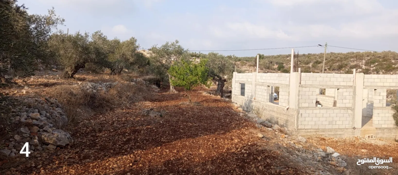 قطعة ارض عليها بيت عظم للبيع